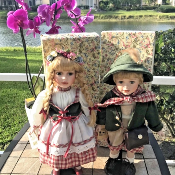 New RF Collection 17" Porcelain German Doll Set Bavarian Attire w/Tags & Stands - Picture 2 of 15